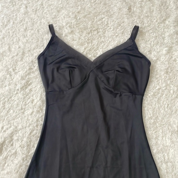 SPANX Black Chemise with V-Neckline and A-Line Silhouette - Picture 7 of 8